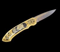 Boar Switchblade<br />
Damascus steel, engraving, silver and gold leaf<br />
