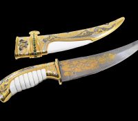 Hunting Knife<br />
Damascus steel, semi-precious stones, leather, engraving, silver and gold leaf