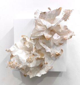 Swan IV<br />
Resin, metallic paint, wood<br />
12 x 12<br />
