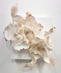 Swan II<br />
Resin, metallic paint, wood<br />
12 x 12<br />
