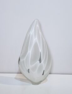 (SOLD)<br />
White and opaline vase<br />
15.5 x 7.5 x 2
