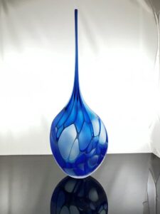 Amphitrite <br />
Blue murrine vase<br />
25.5 x 9 x 2