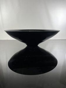 black flat bowl