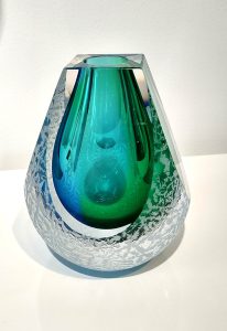 Spring Vase Green SML<br />
Hand cast, chiselled, and carved crystal<br />
7.5 x 5 x 5