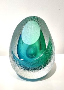 Spring Vase Green SLICE<br />
Hand cast, chiselled, and carved crystal<br />
7.5 x 5 x 5
