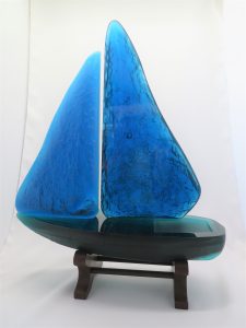 Sailing the Blue<br />
Carved crystal<br />
21 x 17.5 x 6 (including stand)