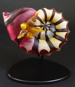 Desert Rose<br />
Blown, sculpted and carved glass, patinated steel stand<br />
8.5 x 9 x 7
