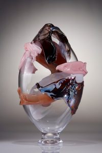 Charm<br />
Hand-blown glass vessel<br />
16 x 10 x 5